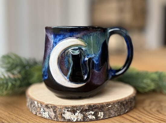 Mēness krūze ar kaķi